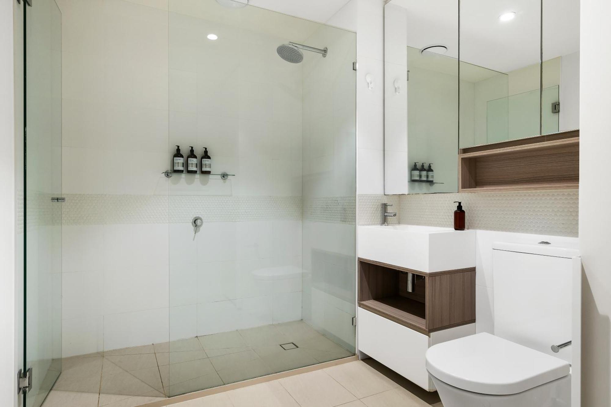 Stylish, Modern And With Balcony And Wifi Apartment Melbourne