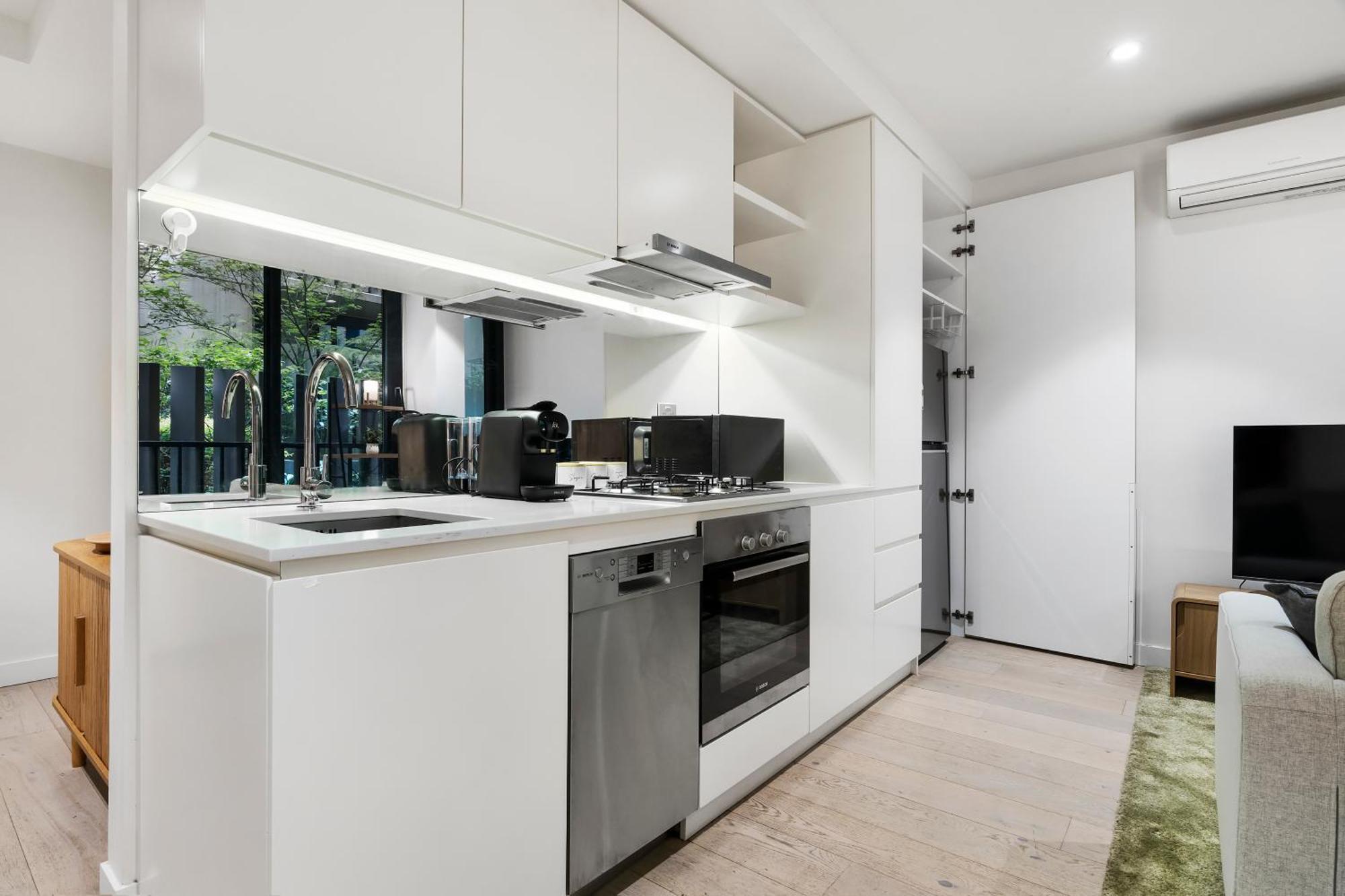 Stylish, Modern And With Balcony And Wifi Apartment