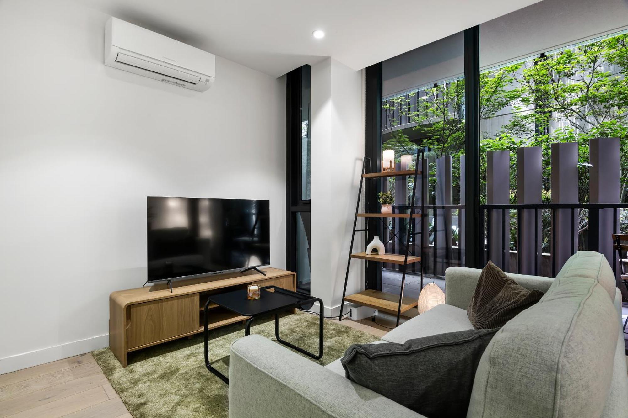 Stylish, Modern And With Balcony And Wifi Apartment *