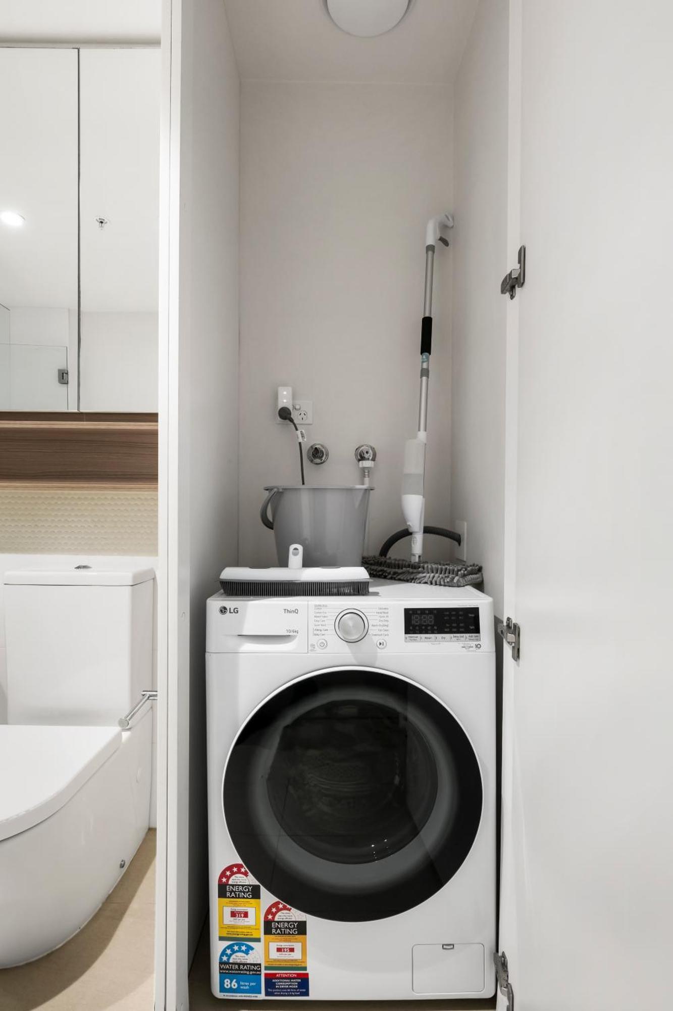 Stylish, Modern And With Balcony And Wifi Apartment