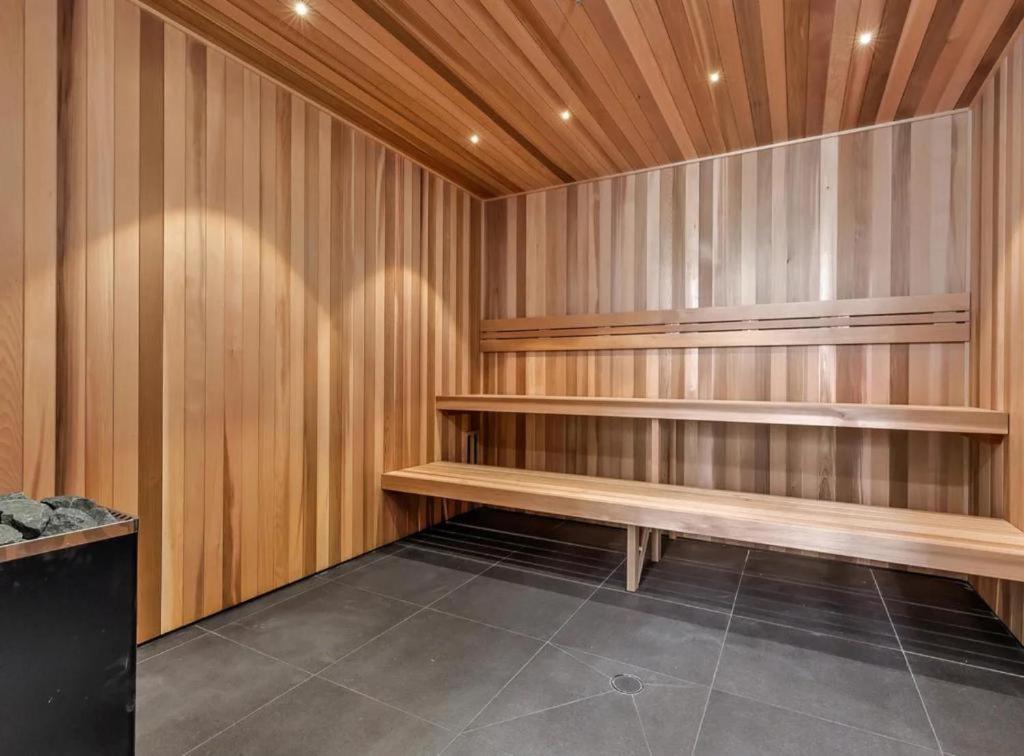 Cbd Central 3-bedroom 2 Baths 5 Beds Pool Sauna Gym Carpark City Sky View Apartment *