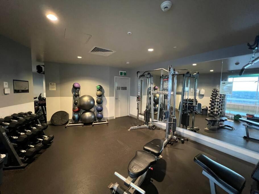 Awesome Family Haven With Rooftop Pool Apartment Melbourne