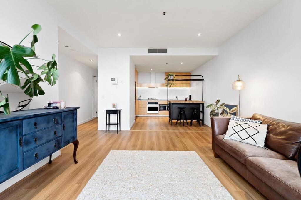 Apartment Awesome Family Haven With Rooftop Pool Melbourne