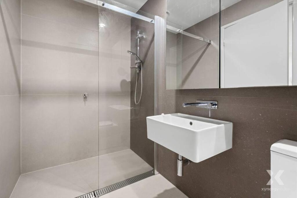 Cbd On 48 Floor With And Harbour Views Melbourne