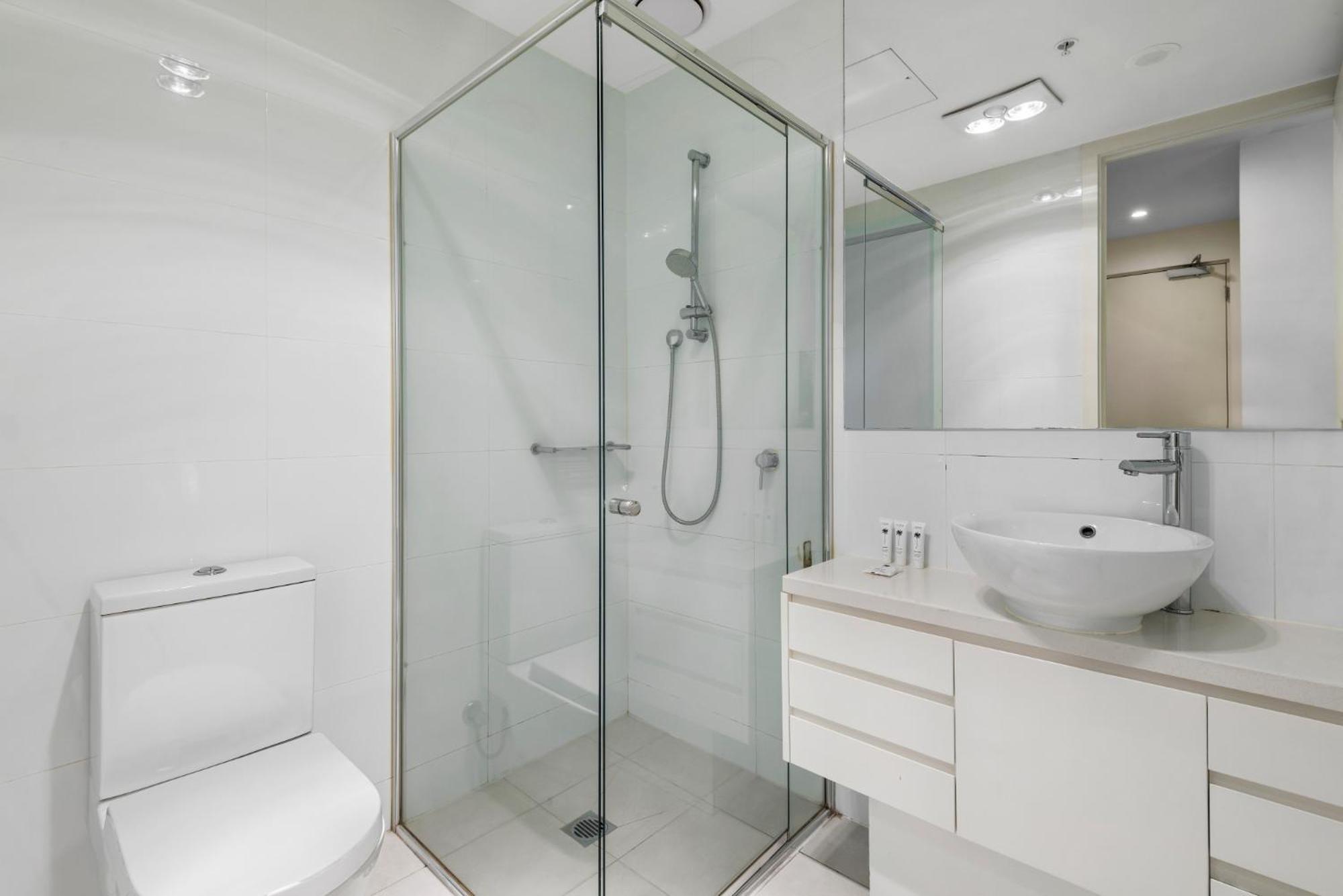 Apartment Modern 2-bed St Kilda Near Shops Melbourne