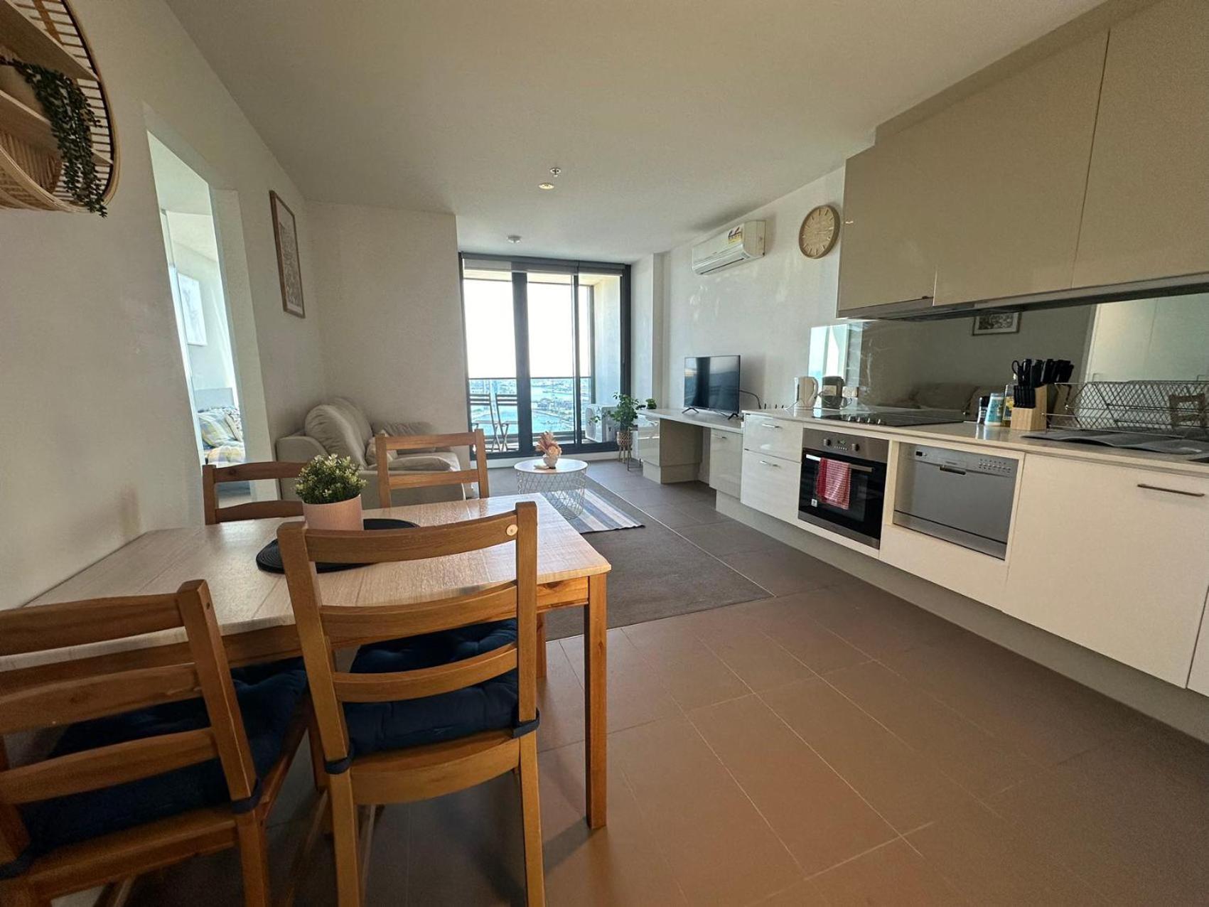 Top-floor Luxury 1b1b L44 With Spectacular Views Apartment