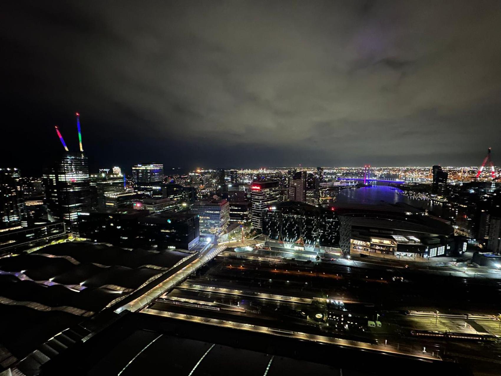 Top-floor Luxury 1b1b L44 With Spectacular Views Apartment