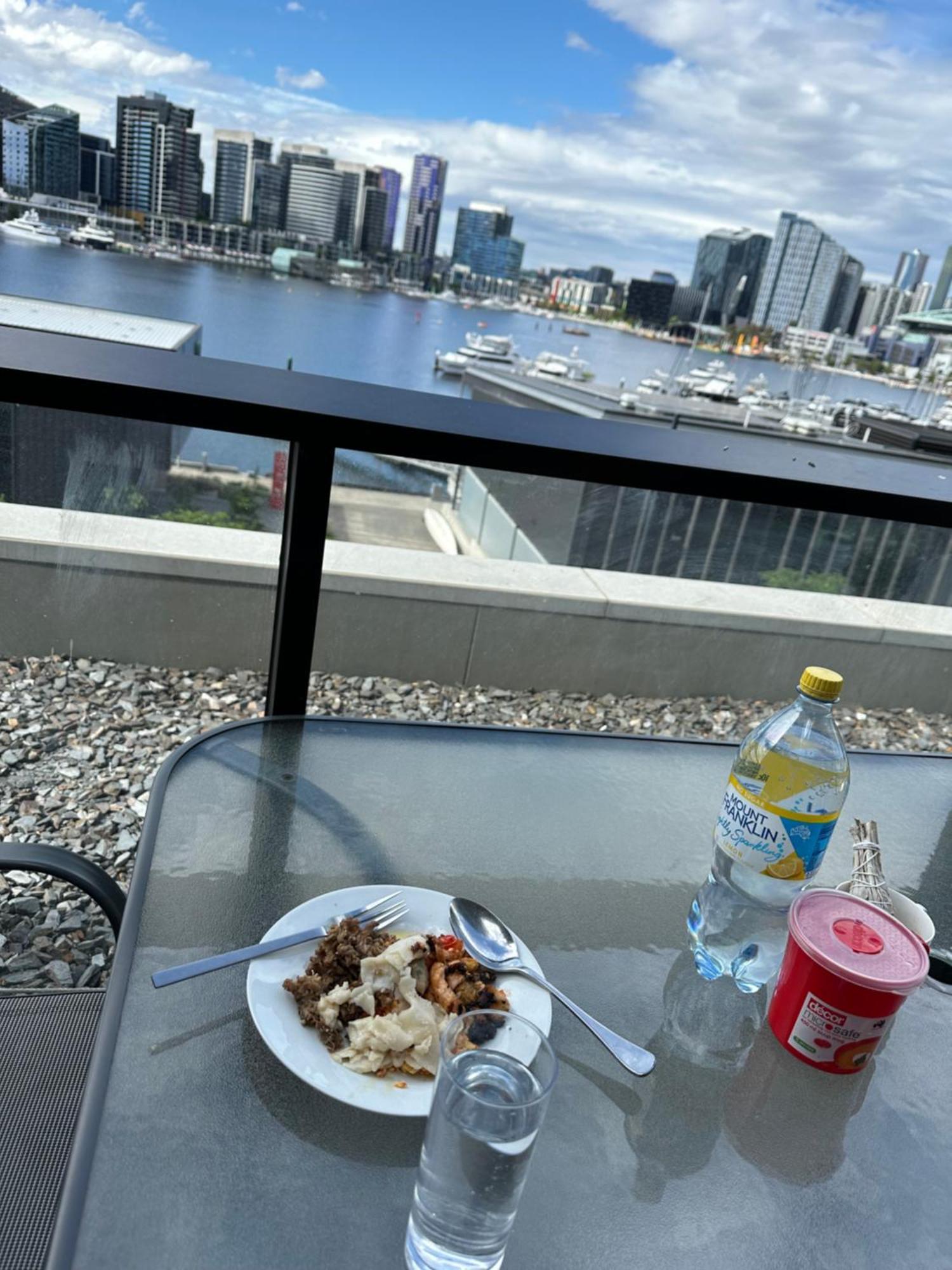 Hostel Yarra River Waterfront Stunning Water View Two Entrance Big Fire Works Downstairs Paid Swimming Pool Gym And Private Free Tram