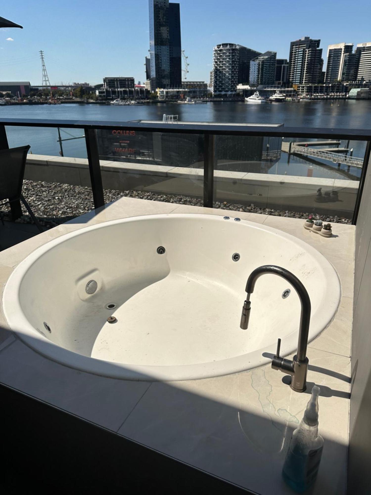 Yarra River Waterfront Stunning Water View Two Entrance Big Fire Works Downstairs Paid Swimming Pool Gym And Private Free Tram Hostel Melbourne
