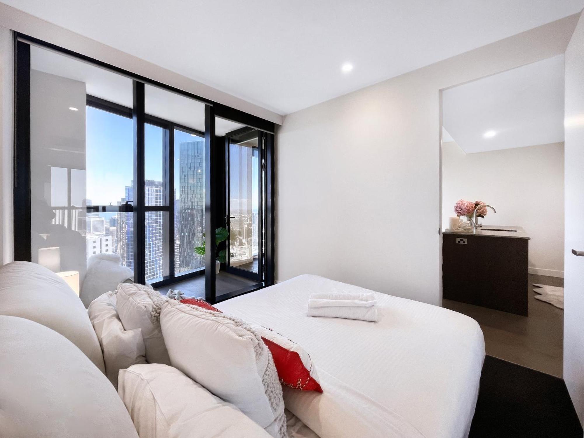1br Elegant Urban Luxe In Carlton *