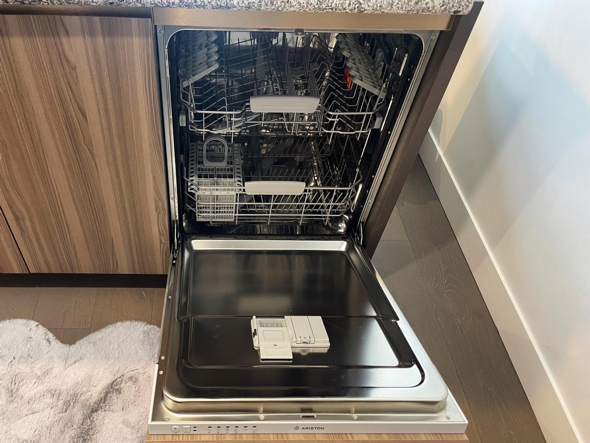 1br Elegant Urban Luxe In Carlton *