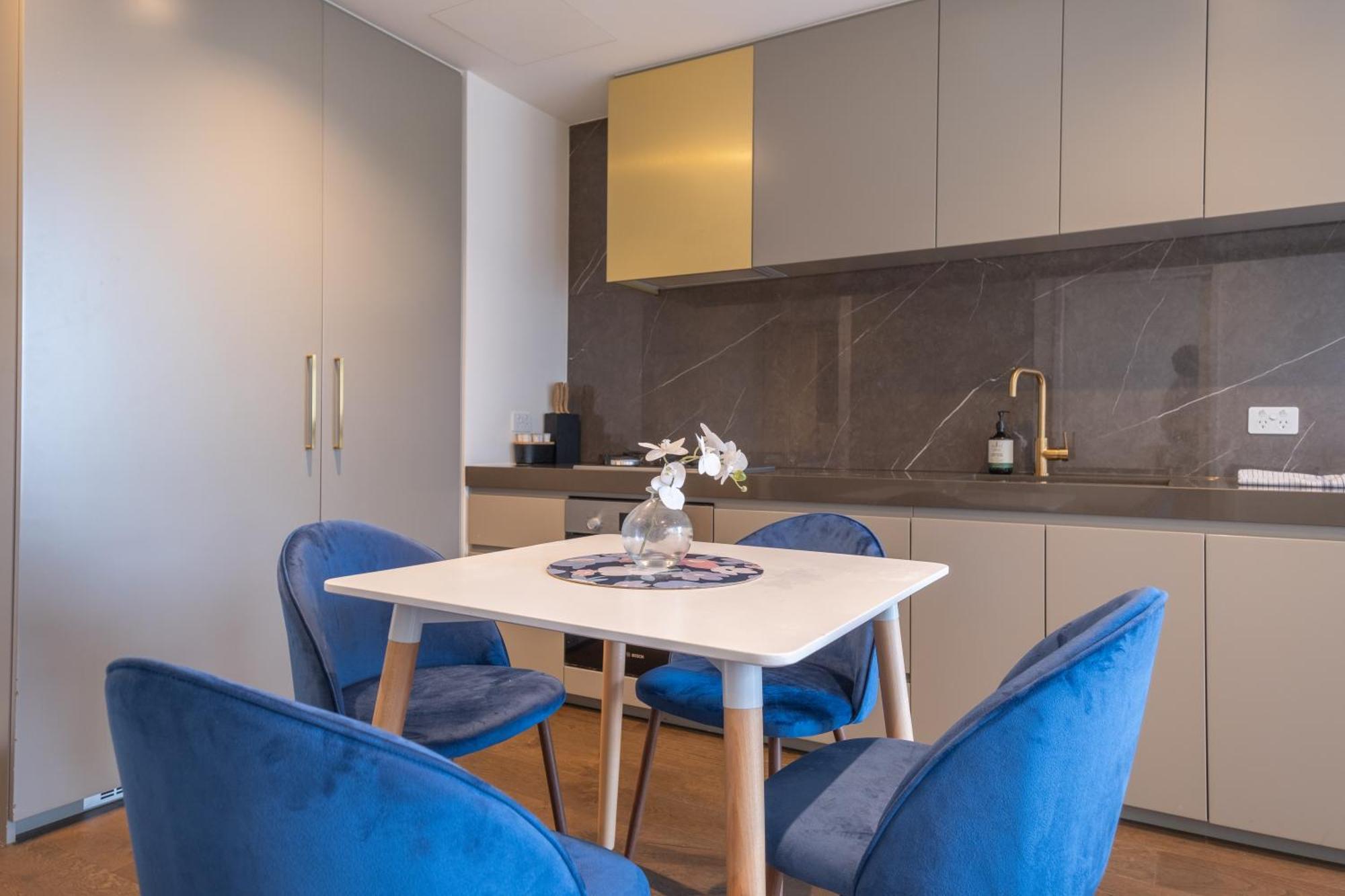 Relaxed 1br1ba View Wifi In Cbd Apartment *