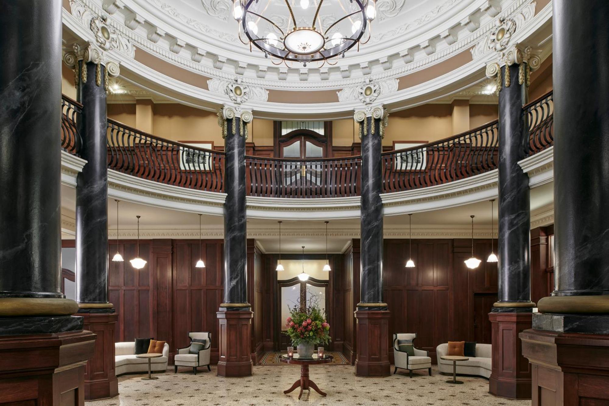 Rendezvous Hotel