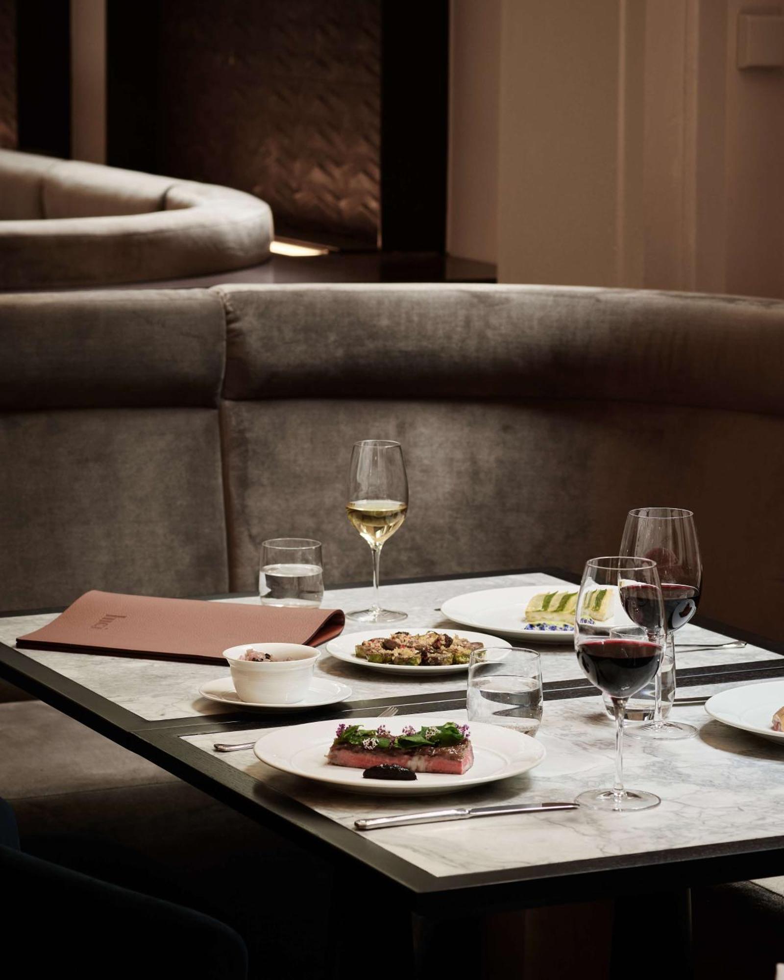 Hotel Hilton Little Queen Street 5*