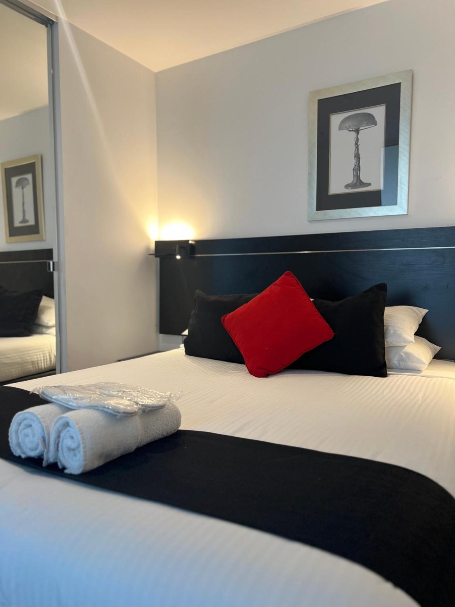 Aura On Flinders Serviced 4*
