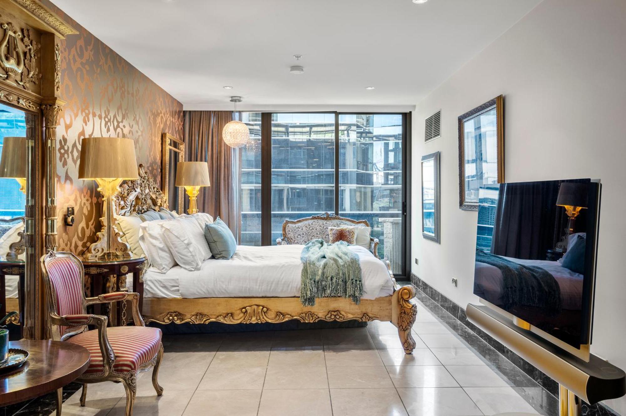 Luxury Mansion Of Elegance - Southbank Crown Gem *
