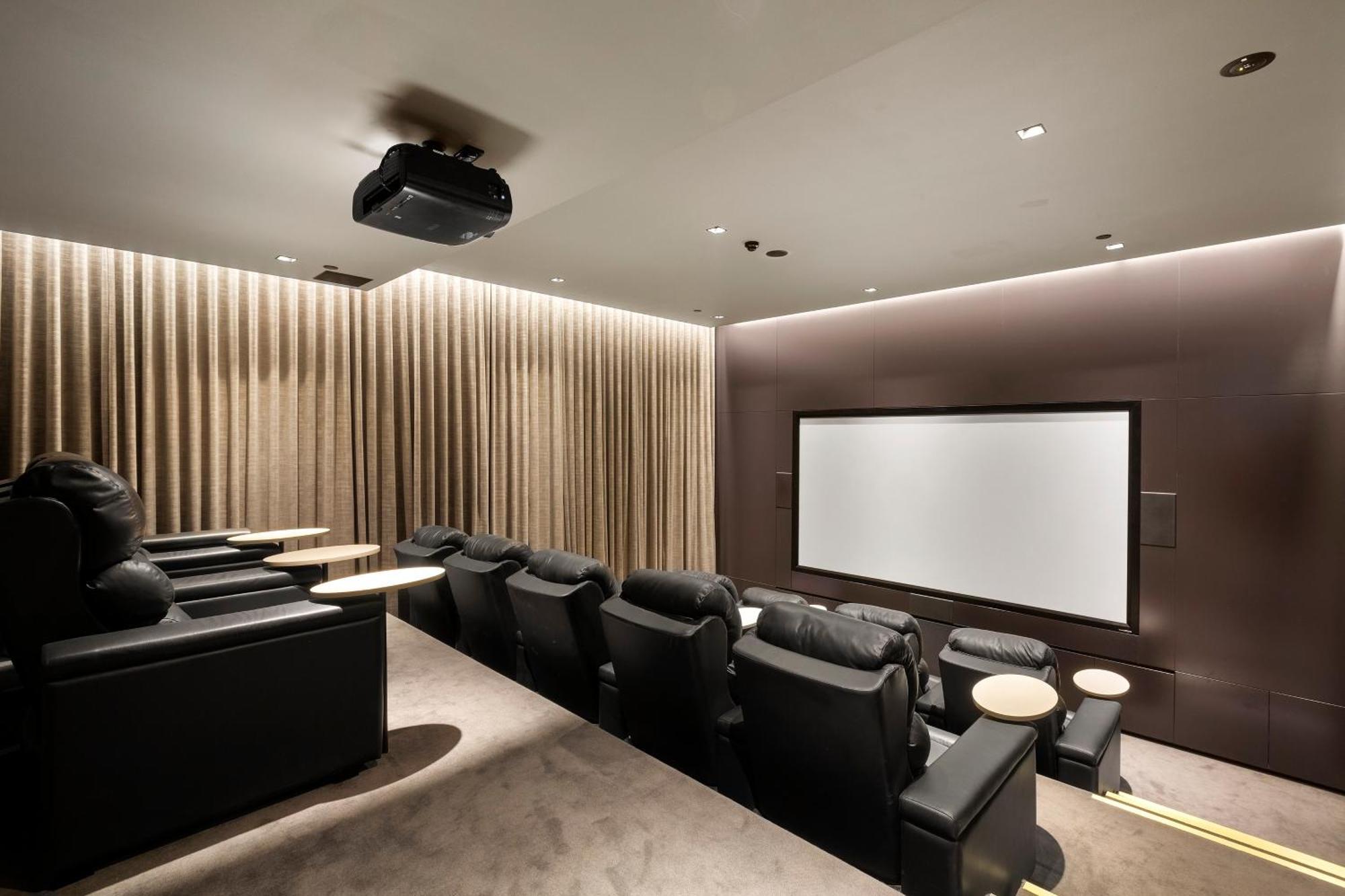 Style Featuring Luxury Facilities - Sleeps 5 *
