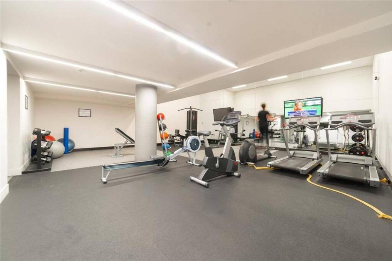 Apartment Panoramic Views In The Heart Of Richmond, 2 Brs *