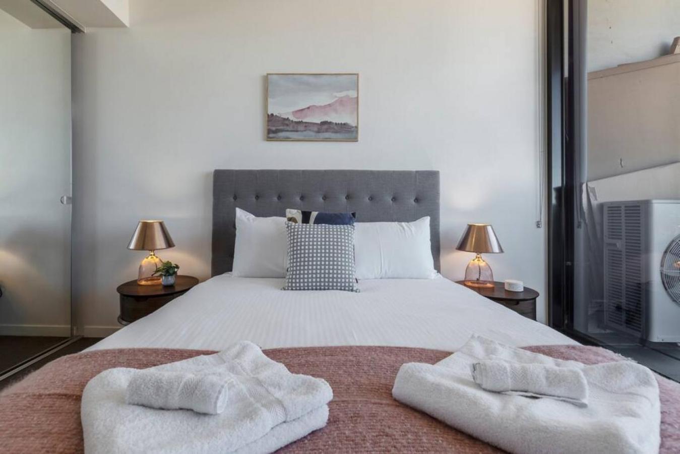 Panoramic Views In The Heart Of Richmond, 2 Brs