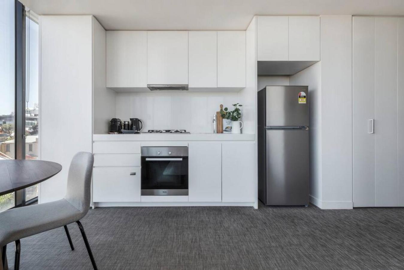 Panoramic Views In The Heart Of Richmond, 2 Brs Apartment