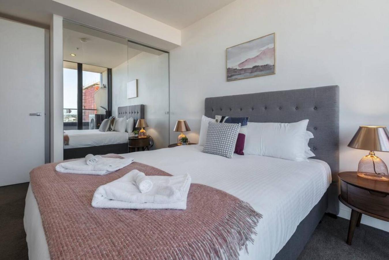 Panoramic Views In The Heart Of Richmond, 2 Brs * Melbourne