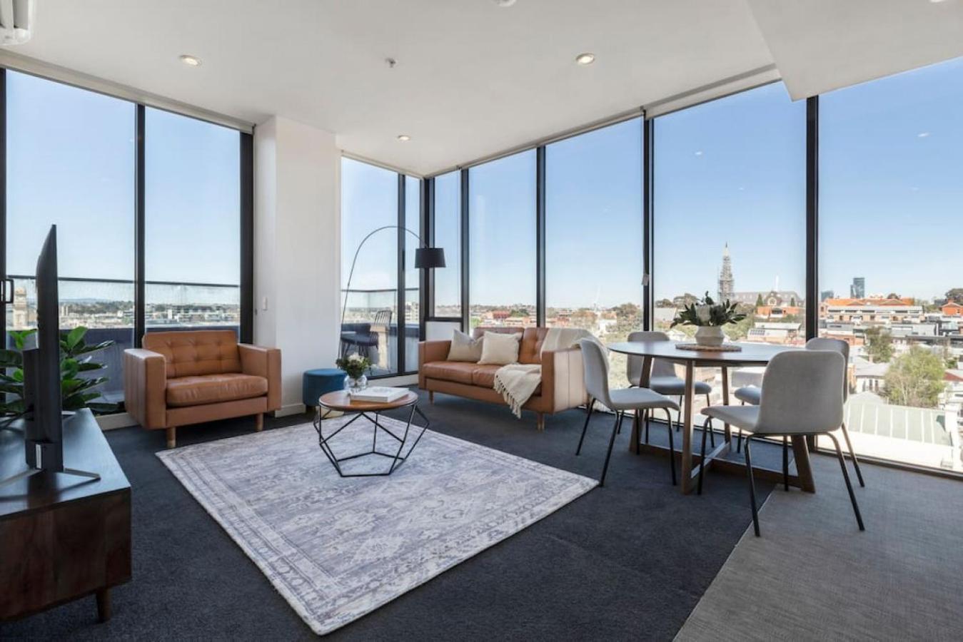 Panoramic Views In The Heart Of Richmond, 2 Brs Apartment