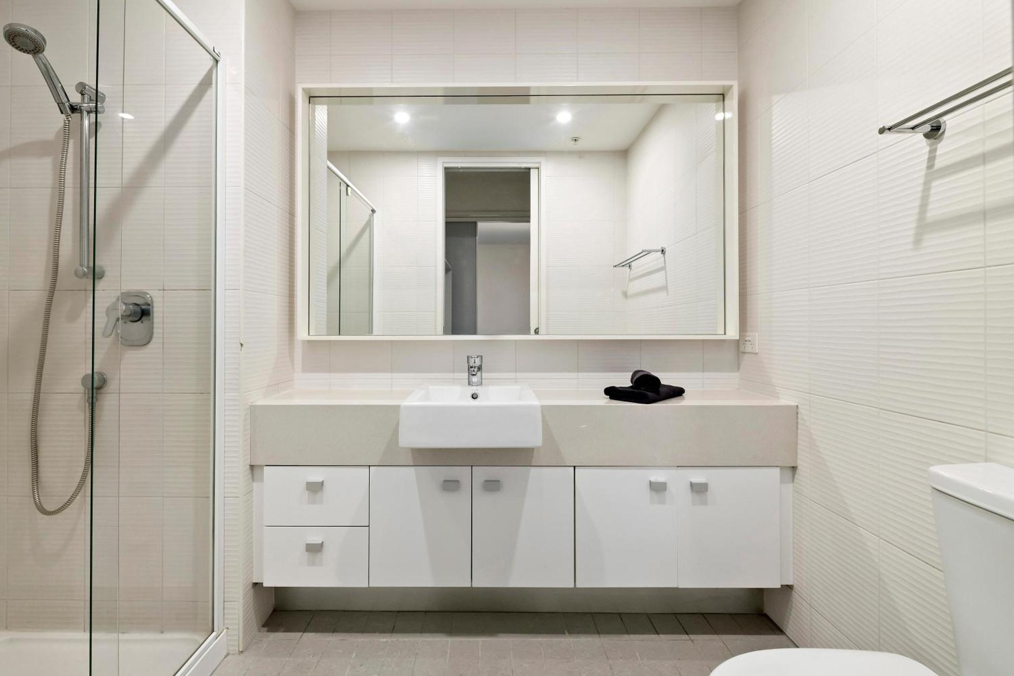 View 3 Bedroom Next To Casino Mcec Apartment *