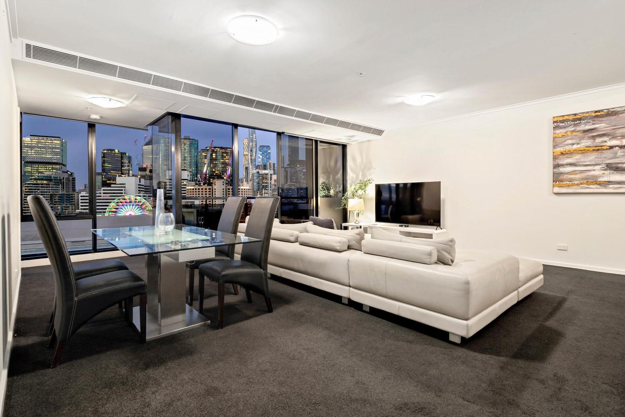 View 3 Bedroom Next To Casino Mcec Apartment *