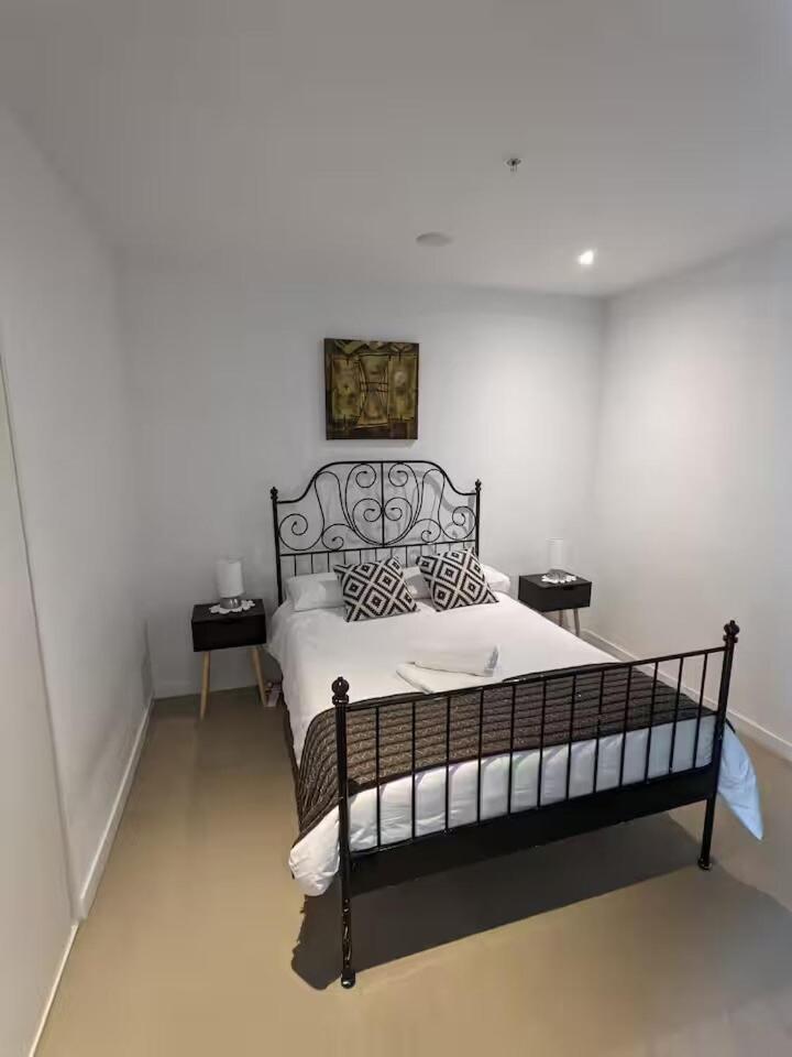 2br Centre Views & Netflix Apartment Melbourne