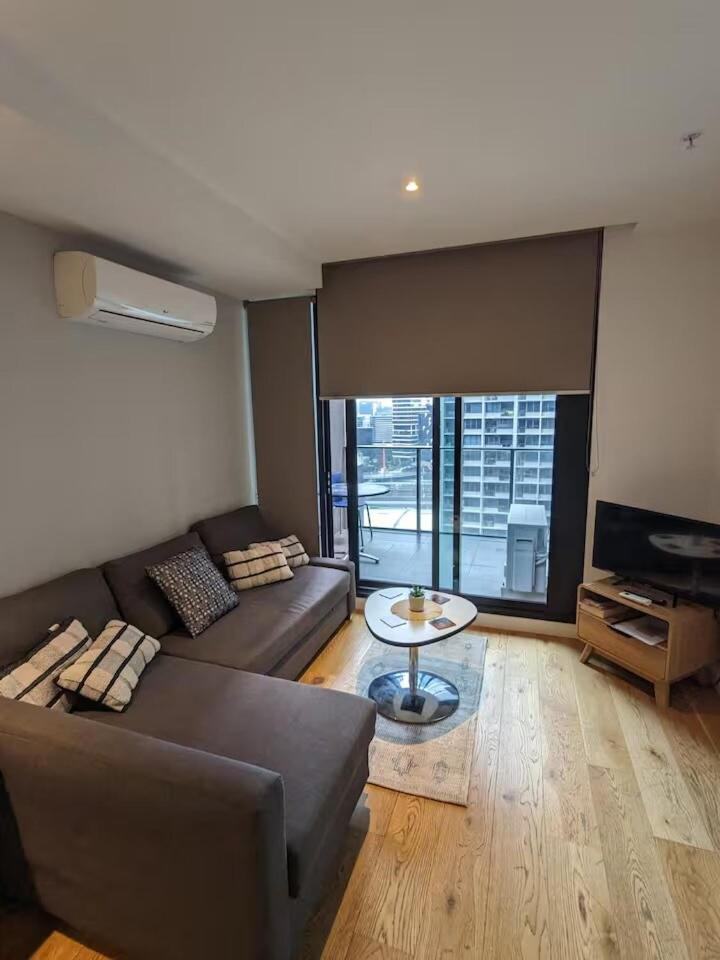 2br Centre Views & Netflix Apartment Melbourne