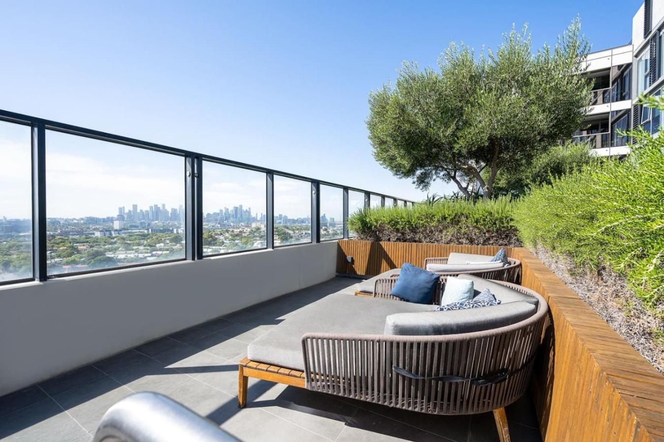 Luxe Flemington Cityscape Views Pool Gym Parking Apartment *