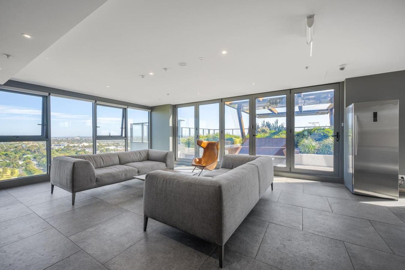 Luxe Flemington Cityscape Views Pool Gym Parking * Melbourne