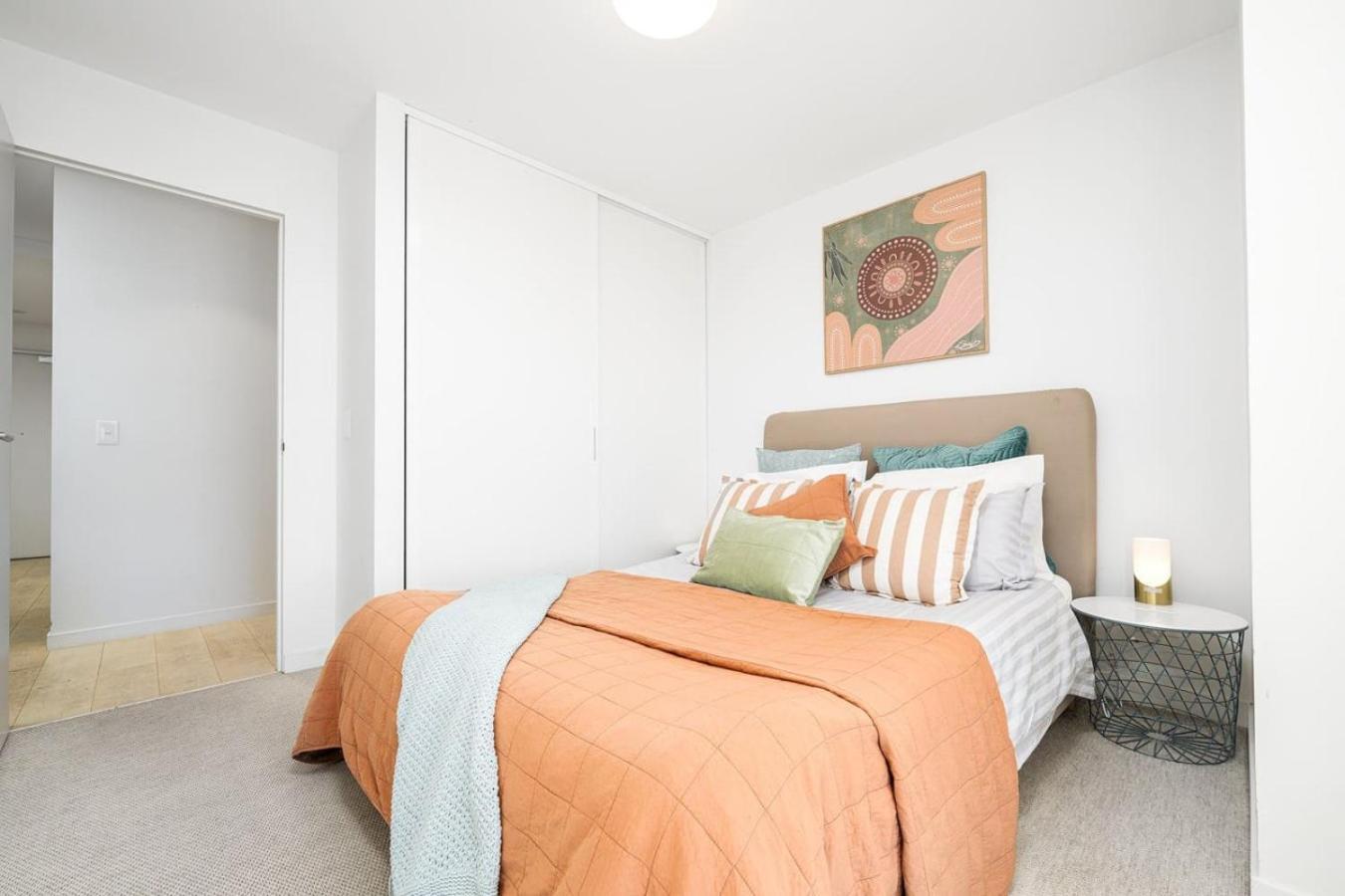 Apartment Luxe Flemington Cityscape Views Pool Gym Parking *