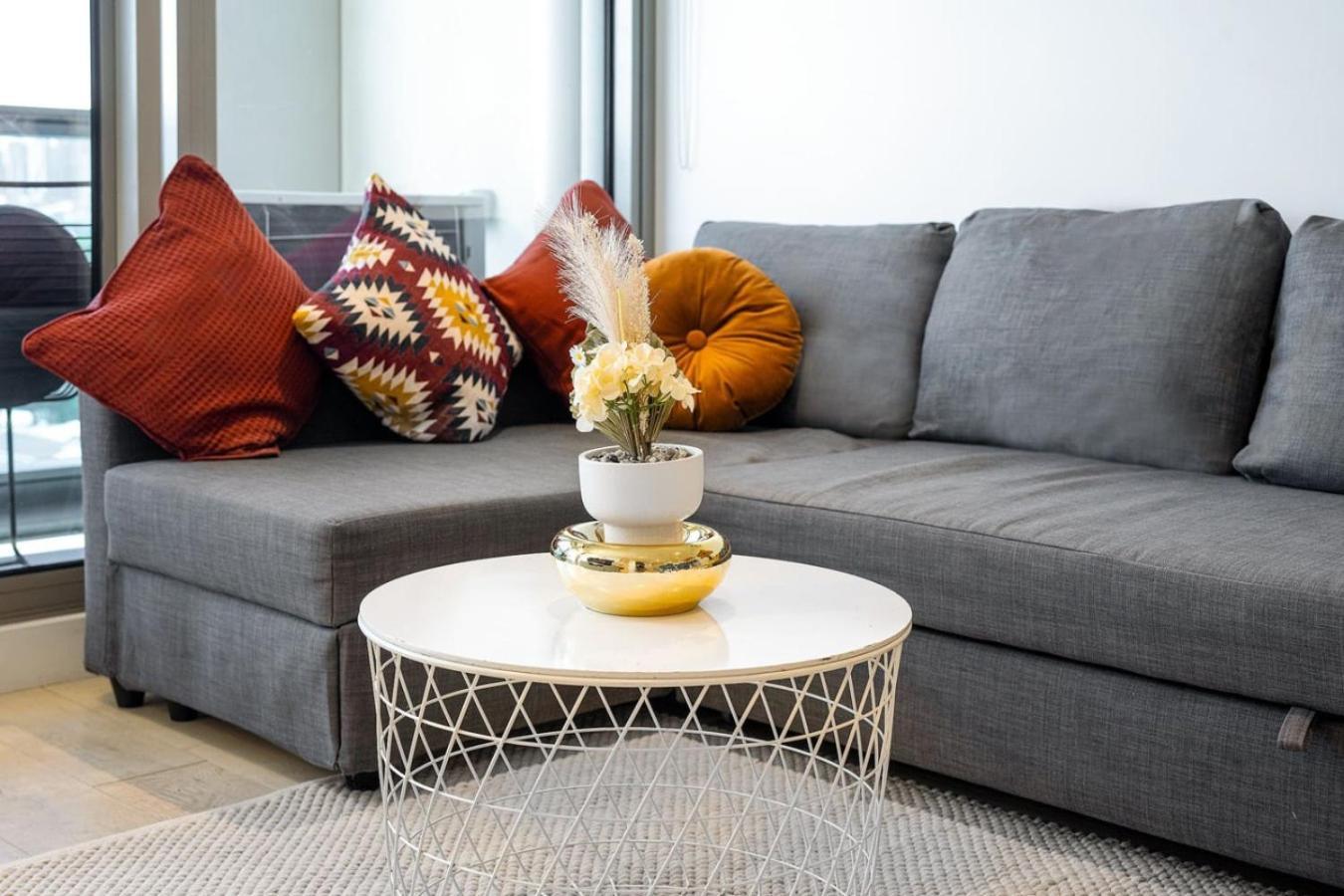Apartment Luxe Flemington Cityscape Views Pool Gym Parking Melbourne