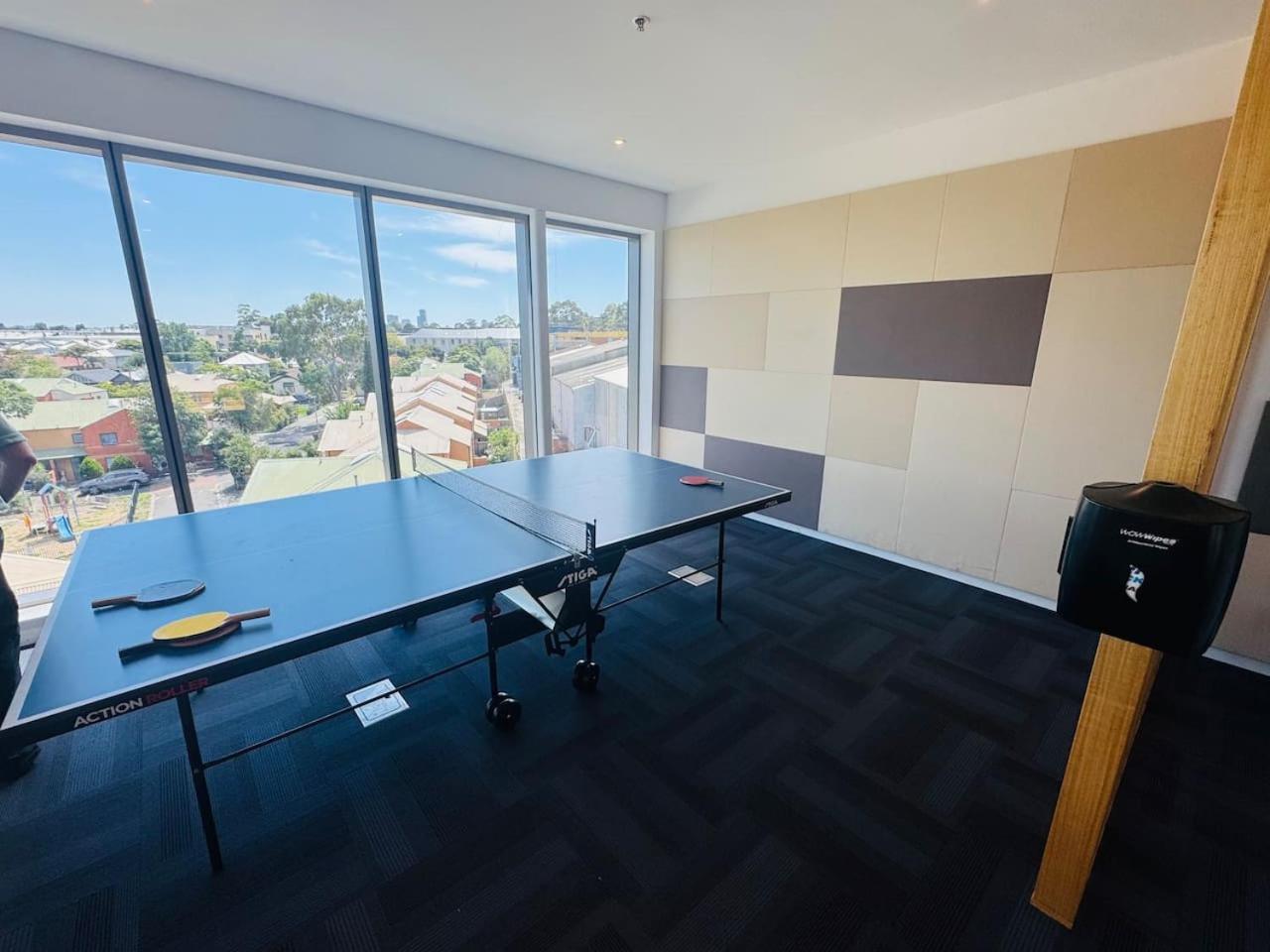 Luxe Flemington Cityscape Views Pool Gym Parking *