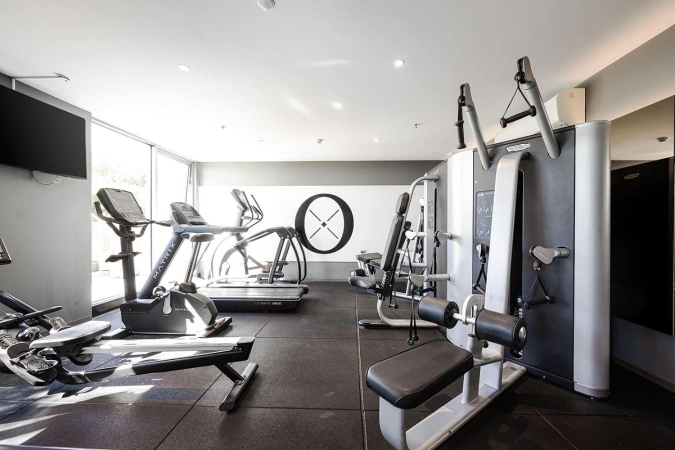 Luxe Flemington Cityscape Views Pool Gym Parking Apartment Melbourne