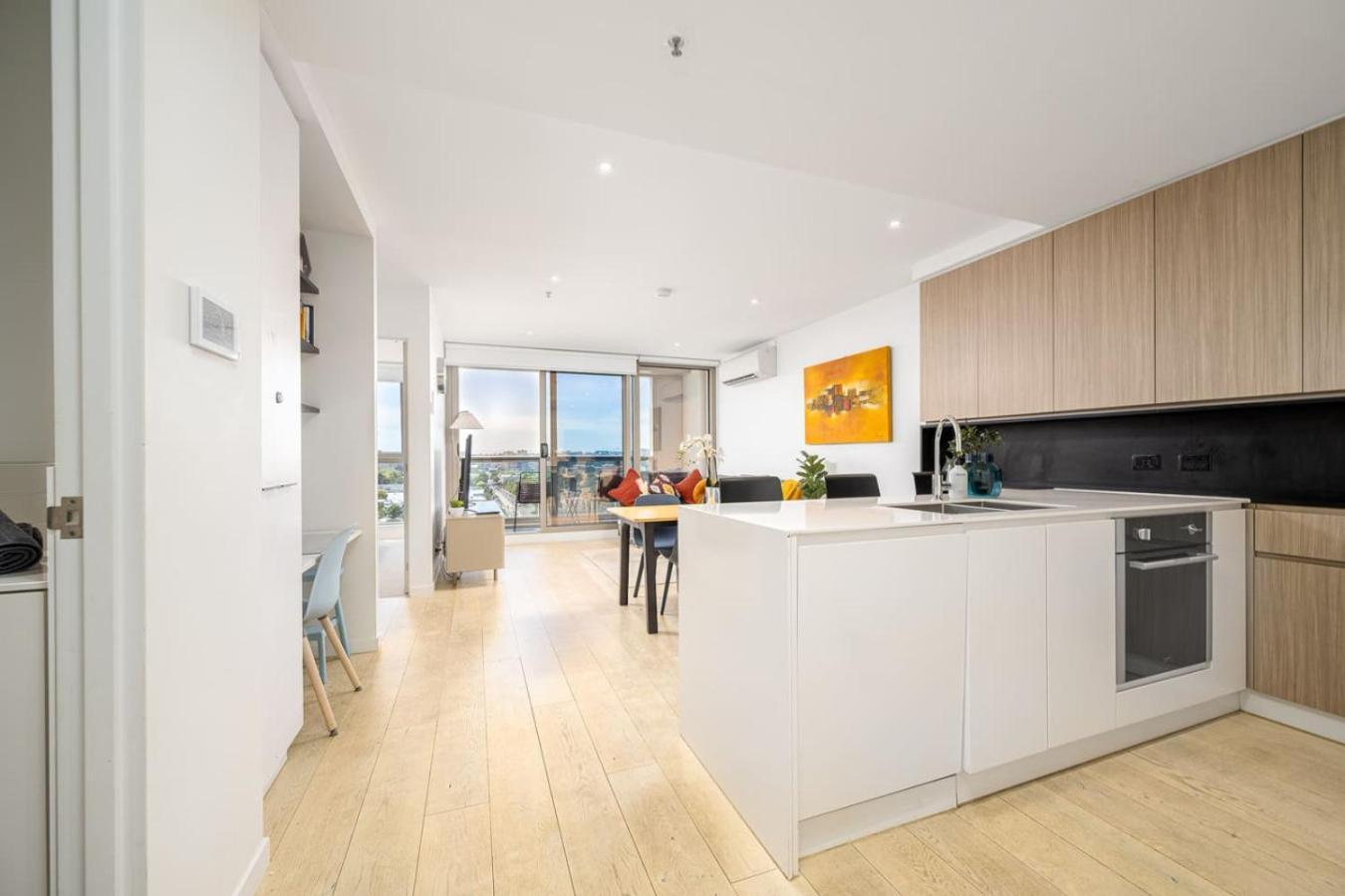 Apartment Luxe Flemington Cityscape Views Pool Gym Parking Melbourne