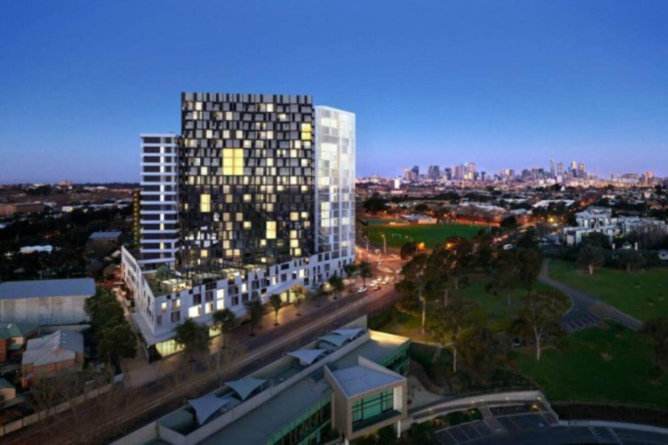 Luxe Flemington Cityscape Views Pool Gym Parking * Melbourne