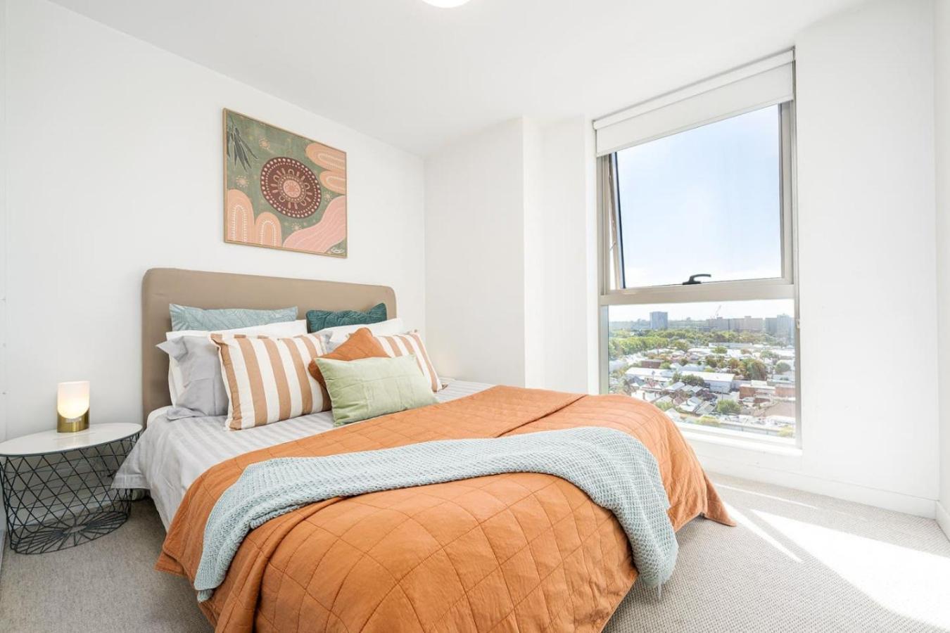 Apartment Luxe Flemington Cityscape Views Pool Gym Parking *