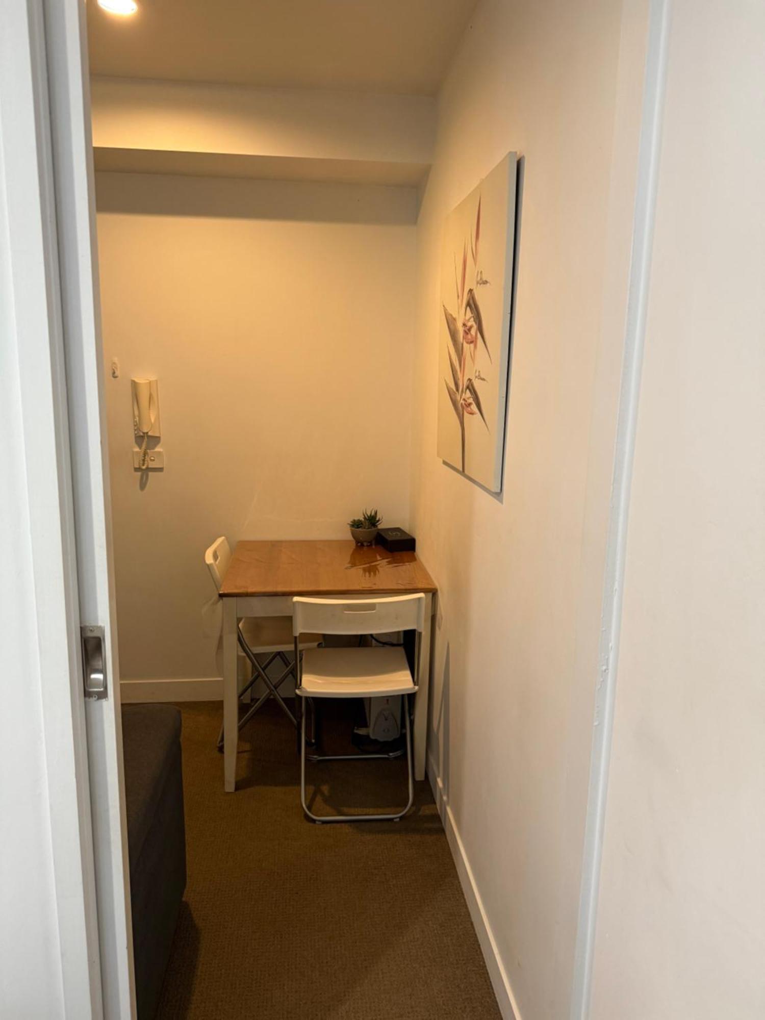 Charming 1 Bedroom Apartment *