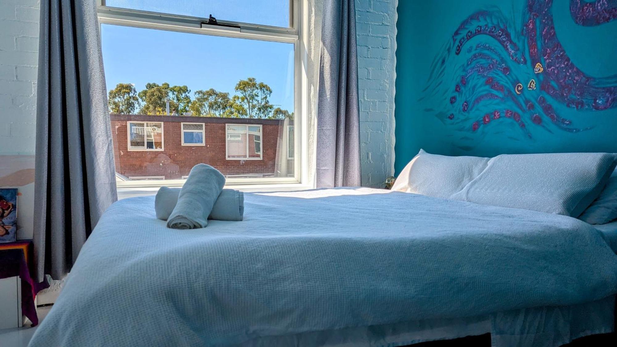 Artists In Fitzroy North Apartment *