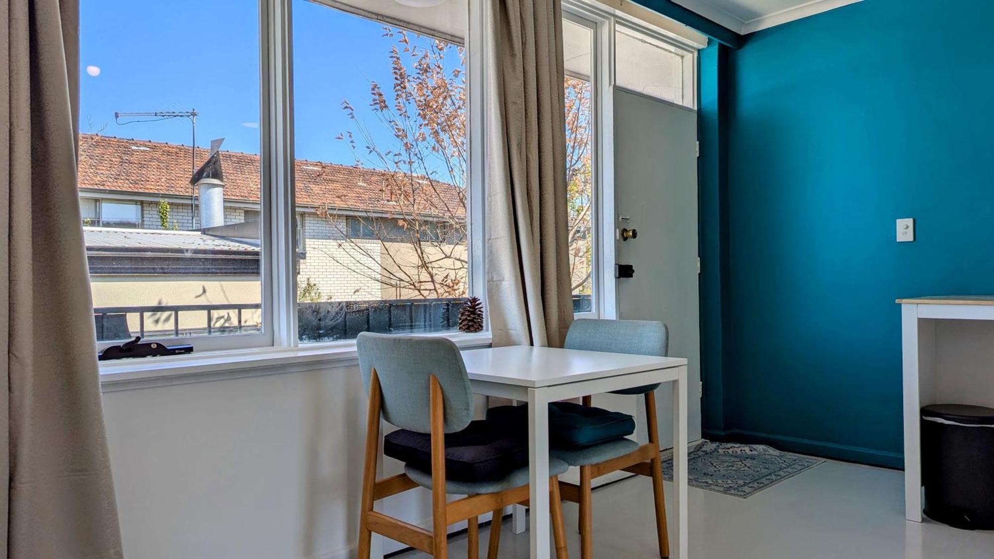 Artists In Fitzroy North Apartment Melbourne