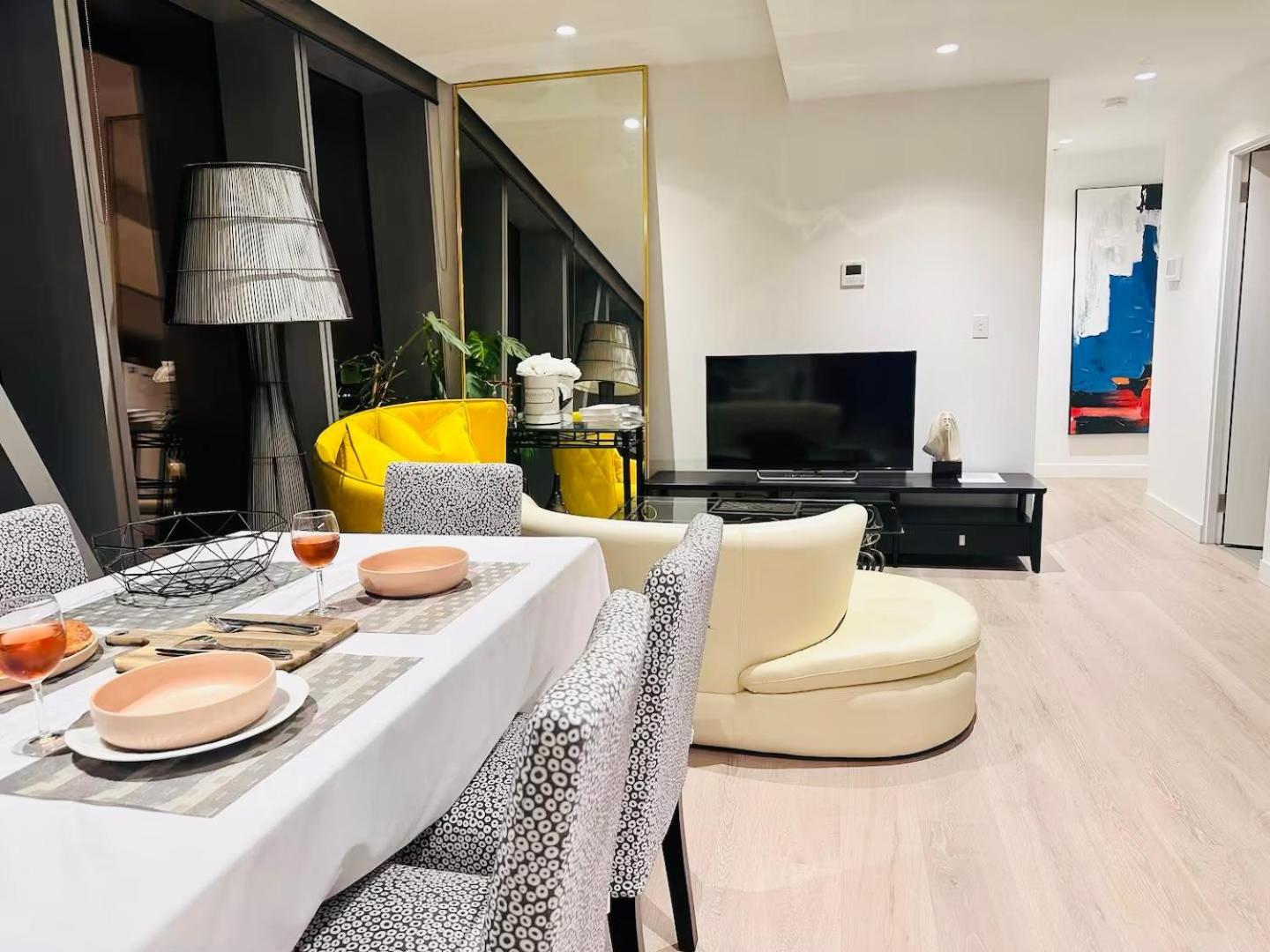 Royal Executive Living Executive Retreat Residency 41 *