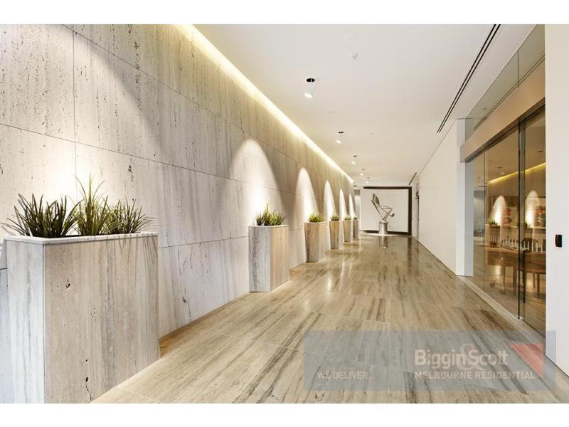 Modern Cozy Inner 1brd Near F1 Track