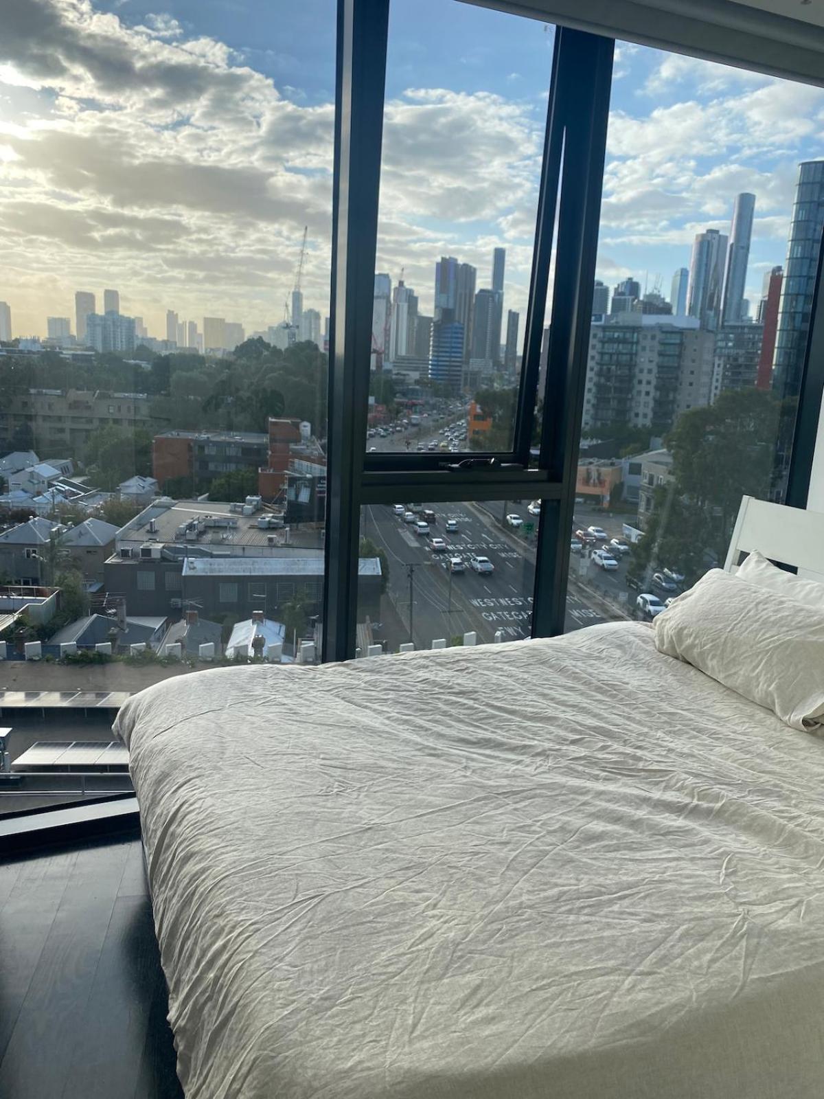 Views With Free Parking Apartment *