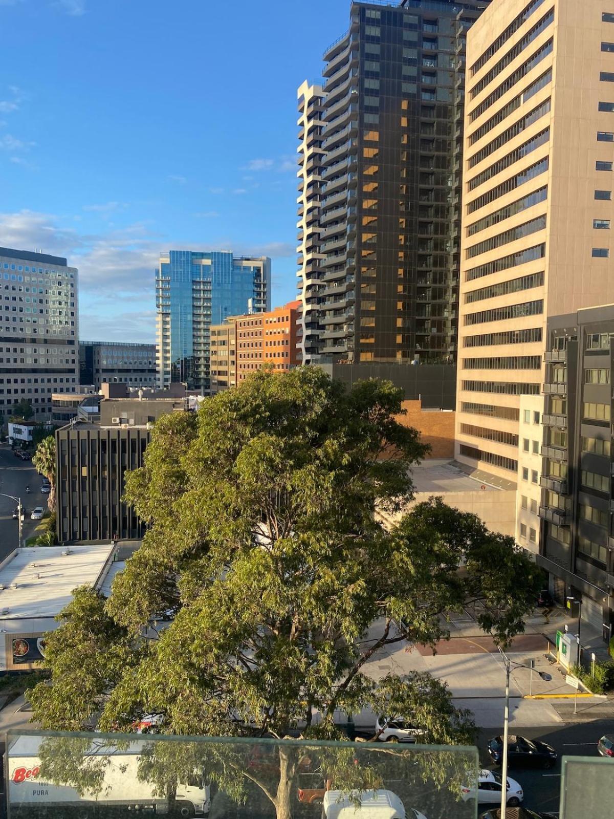 Views With Free Parking Apartment Melbourne