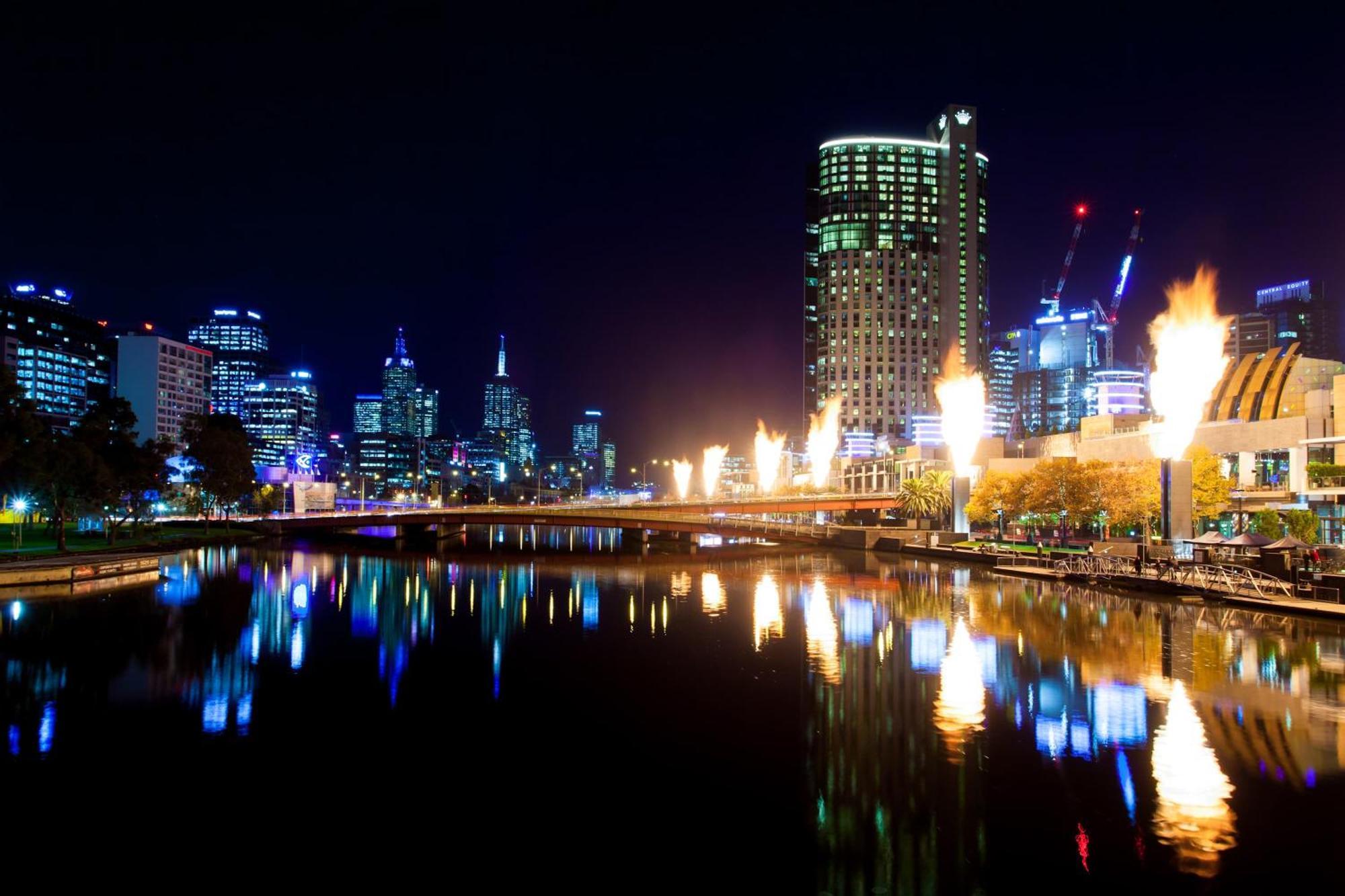 Deluxe Living In The Heart Of Southbank Apartment Melbourne