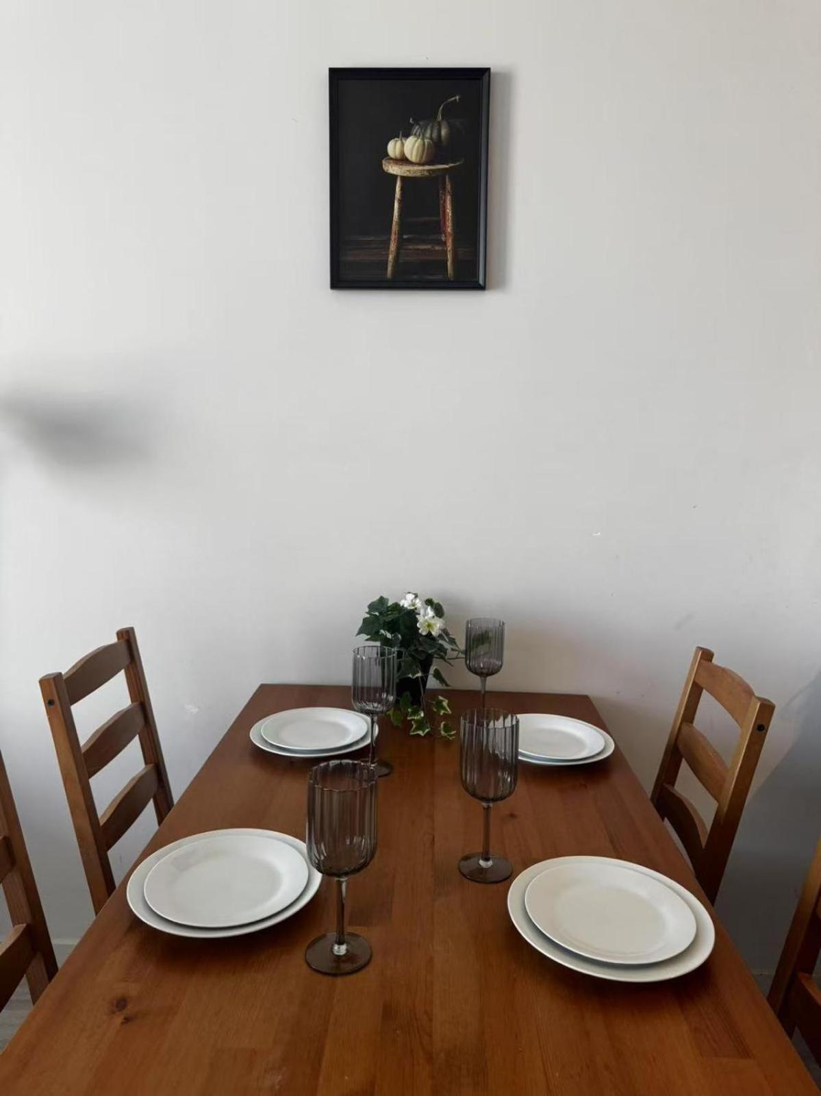 Amazing Views Balcony Cbd 2br For 6 Guests Apartment Melbourne