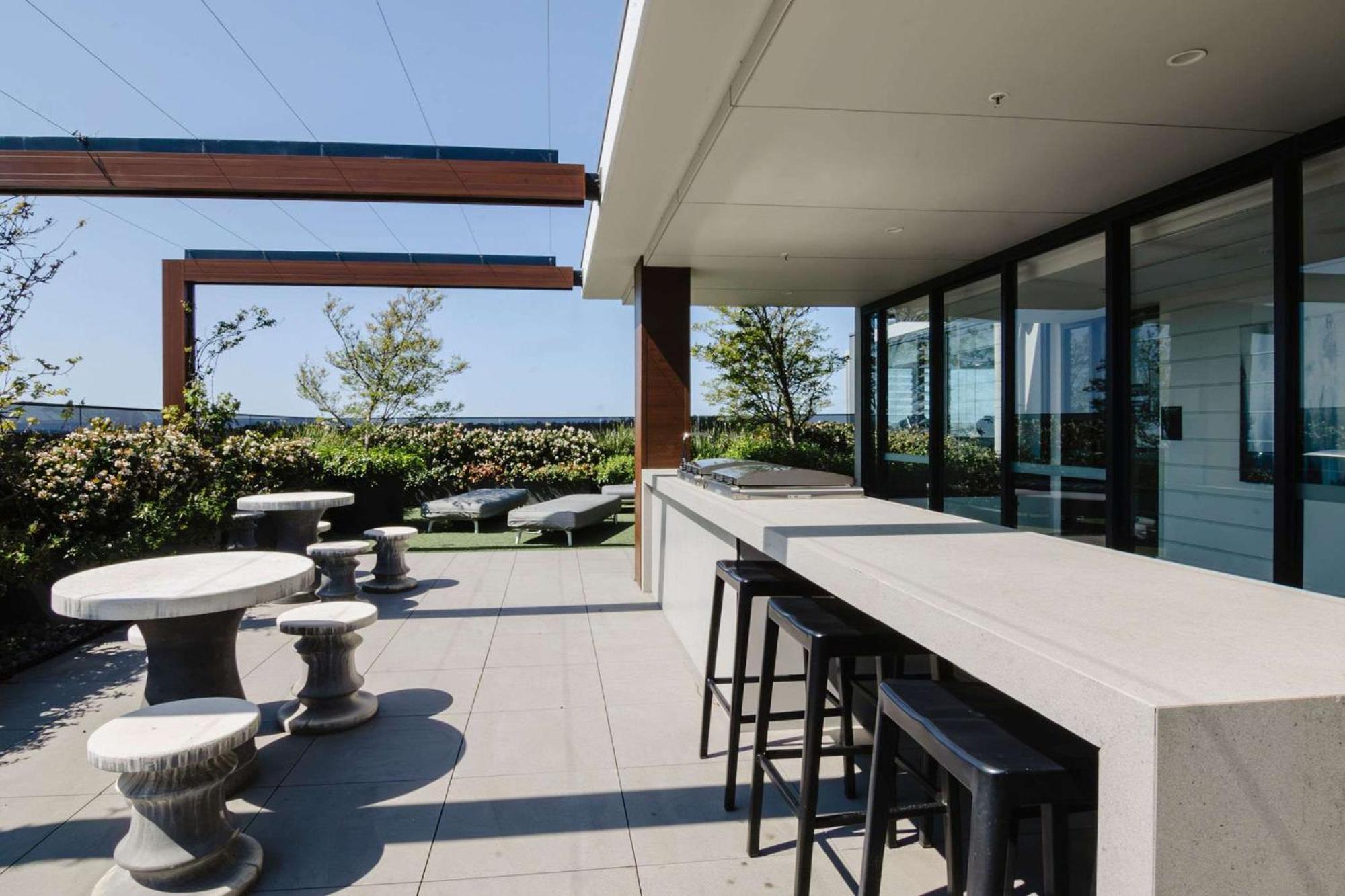 Abbotsford Abode With Pool Parking & Gym *