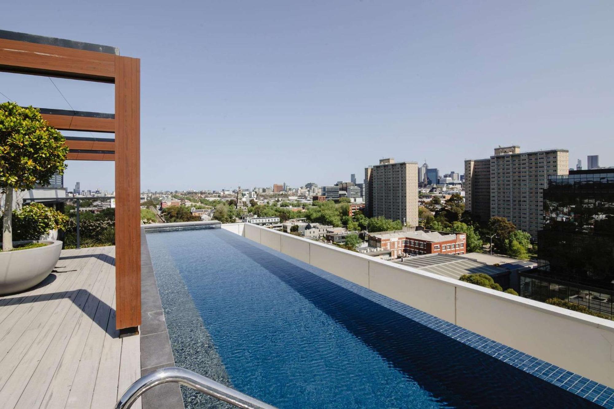 Abbotsford Abode With Pool Parking & Gym *